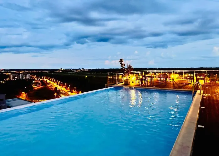 Saradise Kuching Merriton Luxury Condo Balcony 3Br Hfloor W Flight View & Free 2Cpark