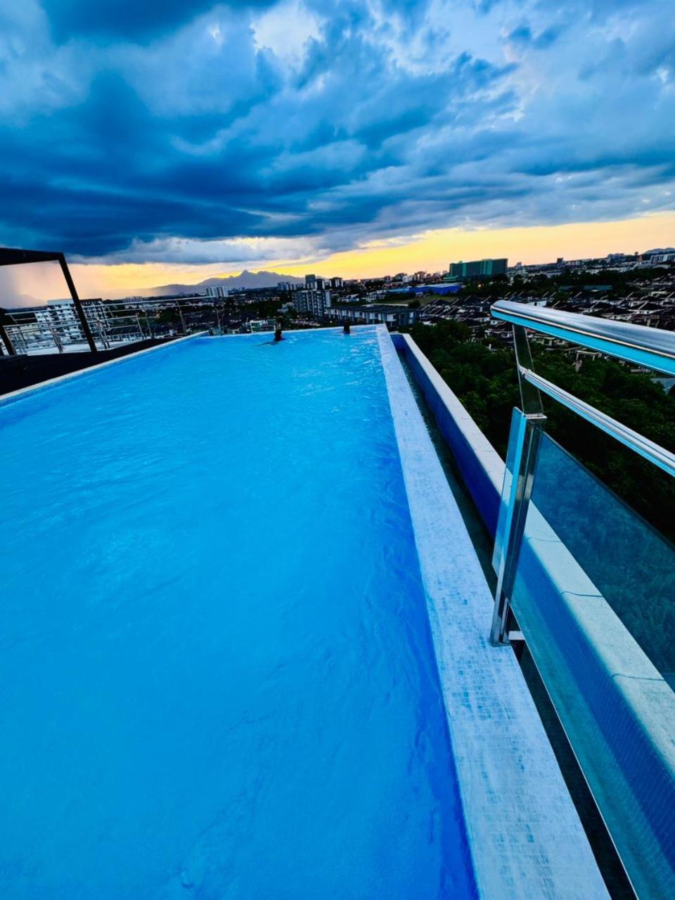 Saradise Merriton Luxury Balcony 3br Hfloor W Flight View & Free 2cpark *
